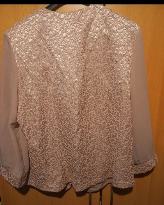 Elegancka bluzka zapinana na guziczki