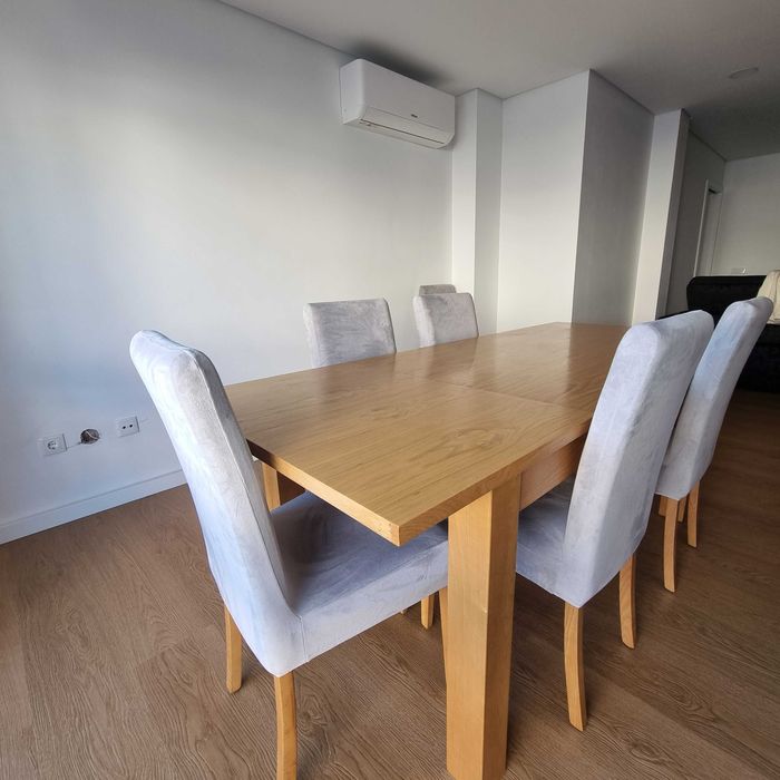 Mesa de jantar com 6 cadeiras