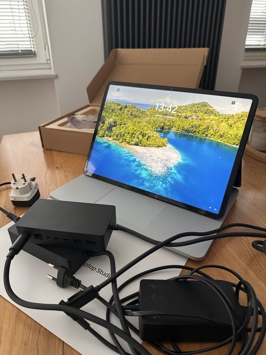 Microsoft Surface Laptop Studio RTX3050TI  i7 32GB ram 1TB SSD st.doku