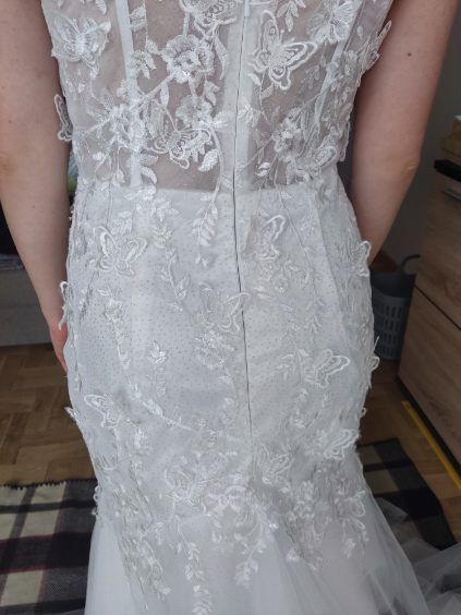 Suknia ślubna syrenka z długim trenem