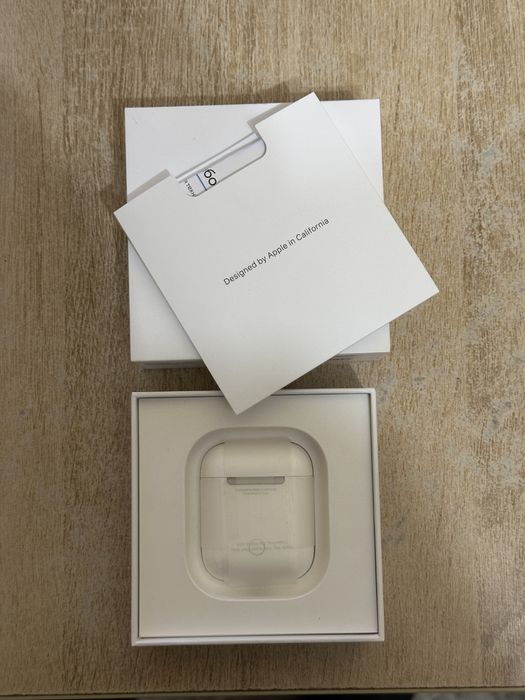 Apple AirPods 2 with Charging Case
