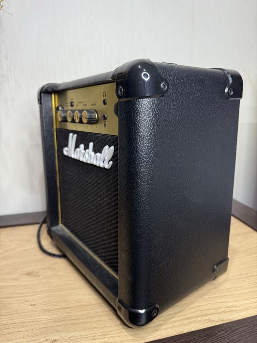 Гітарний комбопідсилювач Marshall MG10