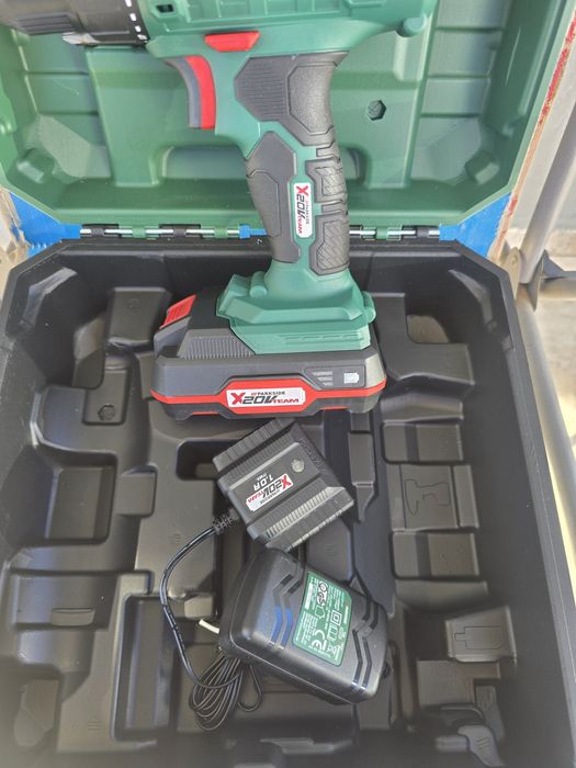 Aparafusadora PARKSIDE 20V com Bateria e Carregador