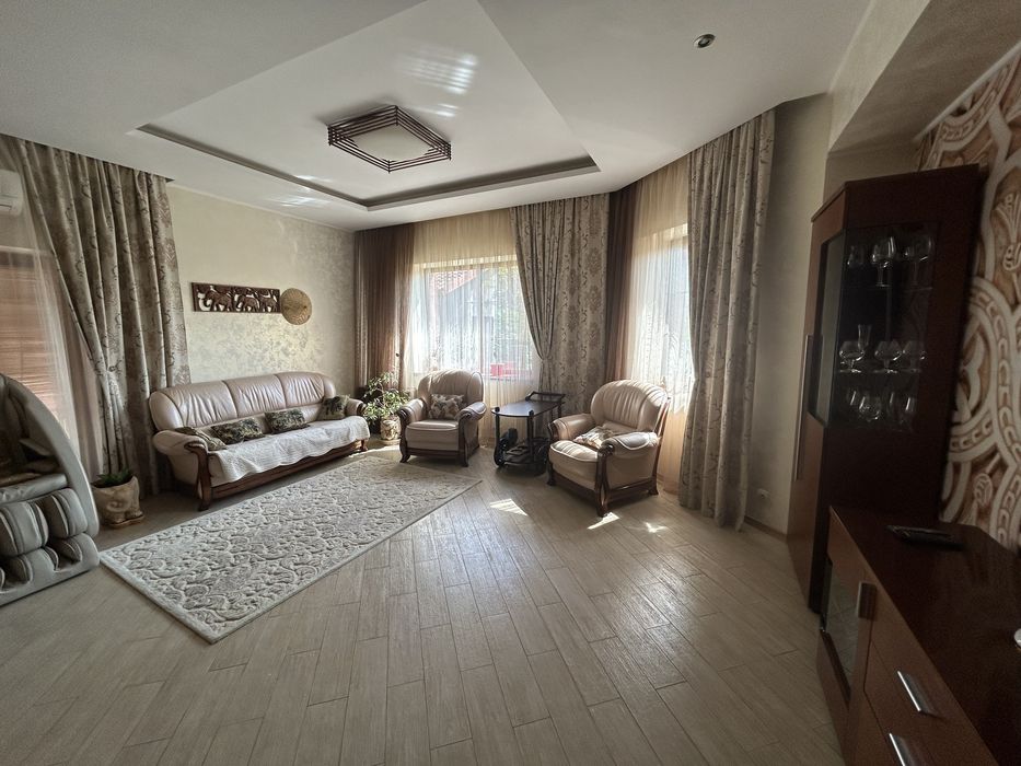 Продаж будинку Рівне, вул Золотіівська