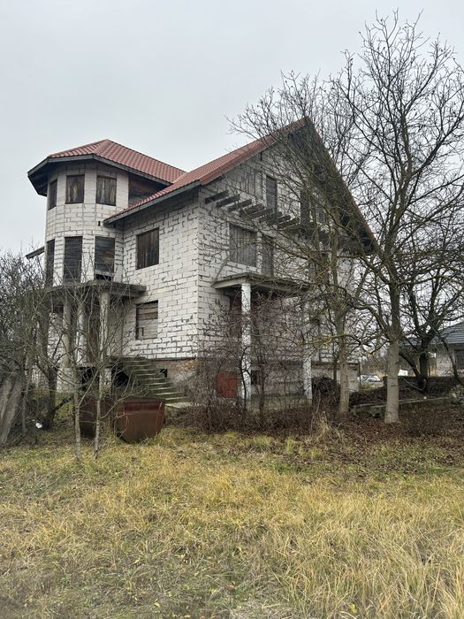 Продається недобудований будинок поруч з містом