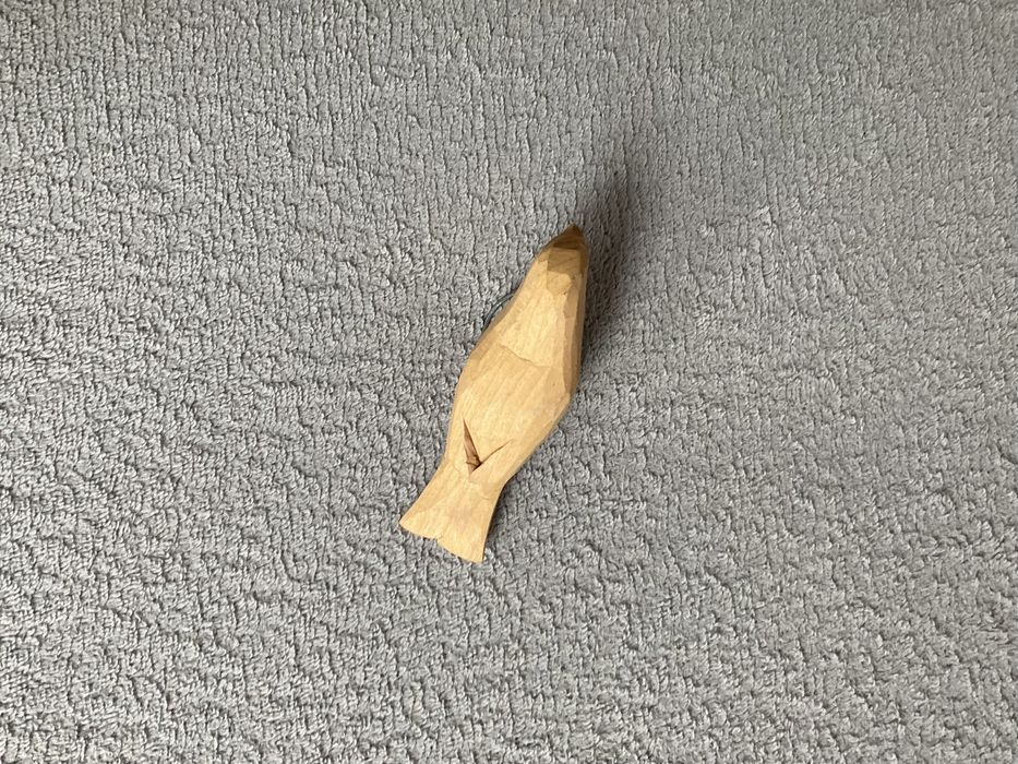 Drewniana figurka ptaszka