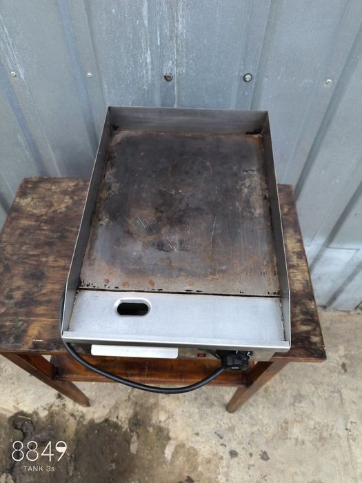 Продам жарильну поверхню , гриль.