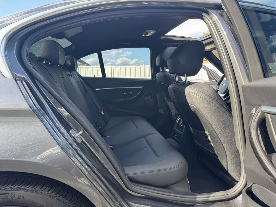BMW 3 Series 330i xDrive      2017