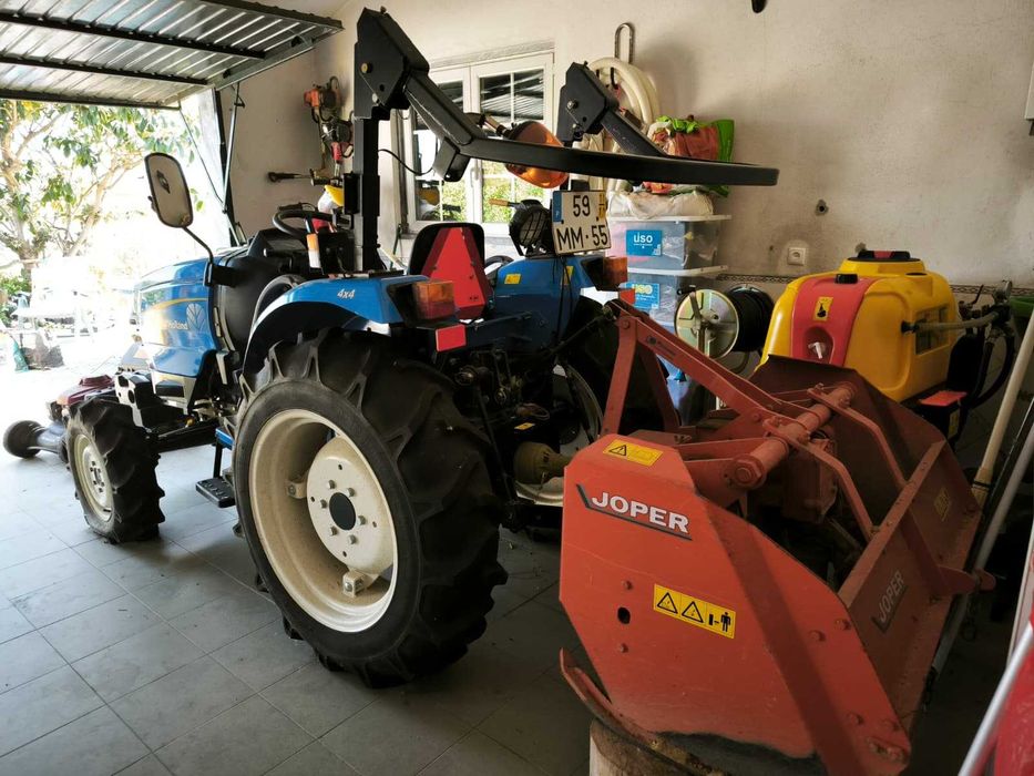 New Holland T1570 33CV – 88 Horas + 4 Acessórios