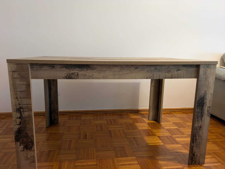 Mesa sala em excelente estado