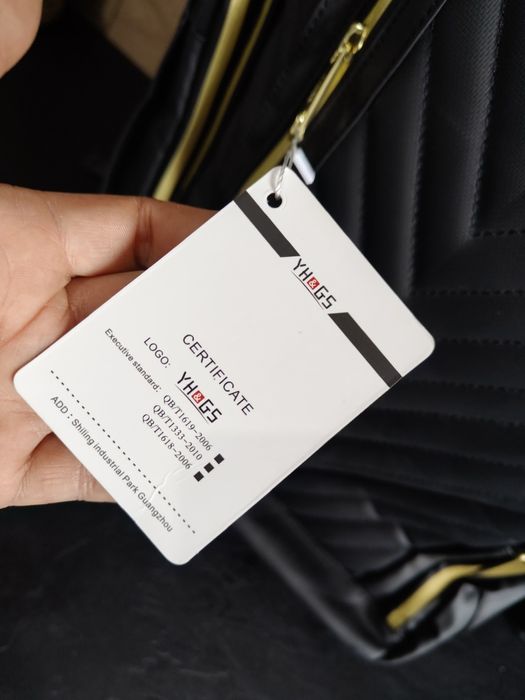 Torba na kółkach czarno złota