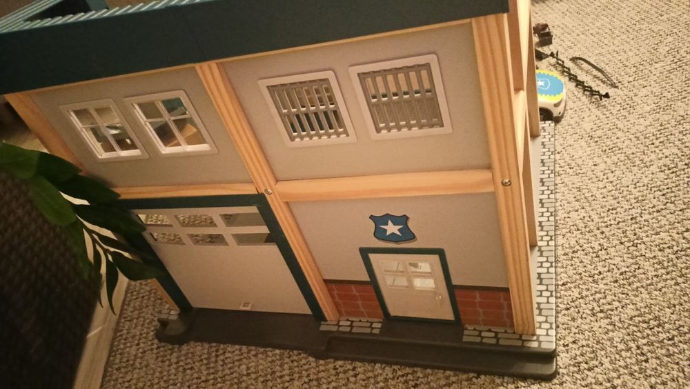 Posterunek policji, auta, motor, helikopter figurki