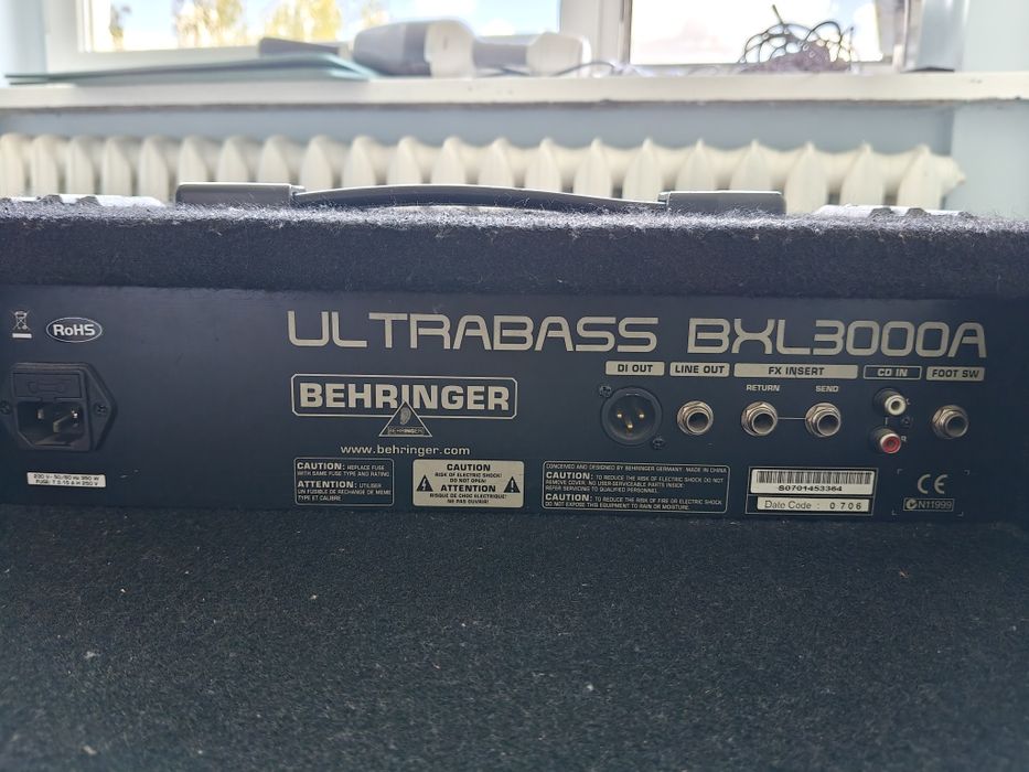 Behringer Ultrabass BXL3000A 300W – wzmacniacz basowy / combo basowe
