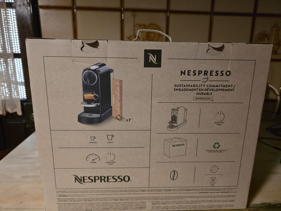 Máquina de café Nespresso Citiz Preta