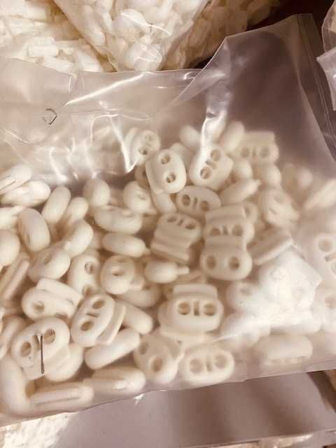 Insolvência 100,000 stoppers e Reguladores de cordões e ponteiras