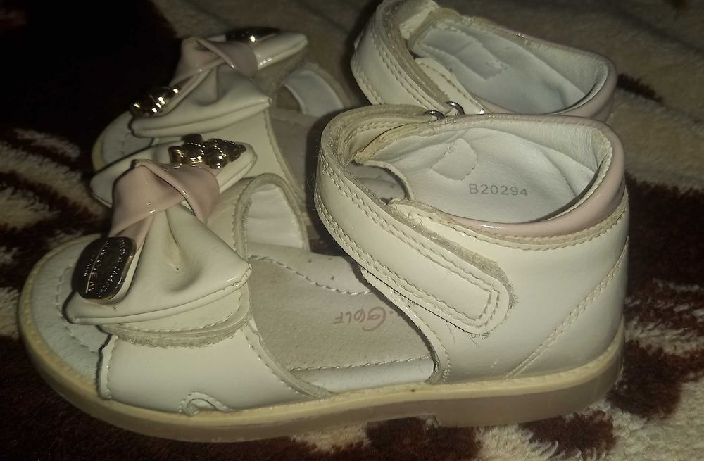 Босоніжки для дівчинки 28 розмір