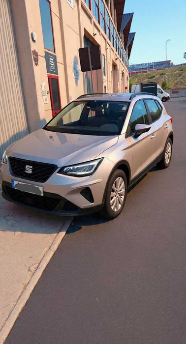 Automóvel Seat Arona em muito bom estado de 2022
