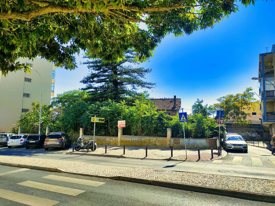 Terreno à venda em Linda-a-Velha - Oeiras - Lisboa