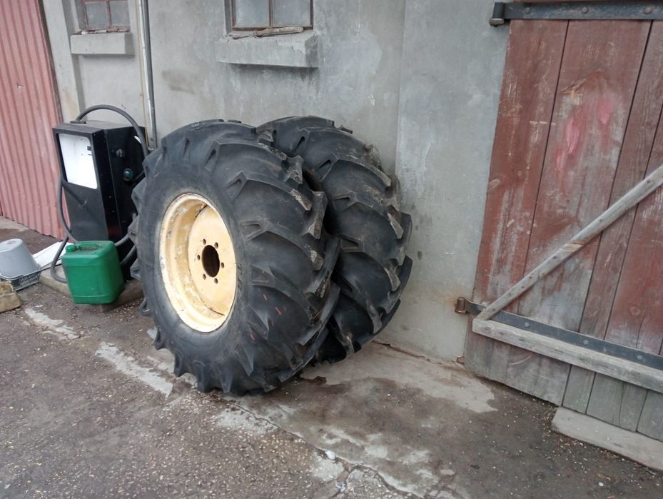 Koła opony BKT 16.9-24 felgi 6 otworów Fahr Claas
Koła opony BKT 16.9-