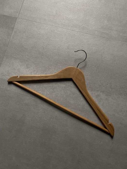 Cabide de roupa em Madeira