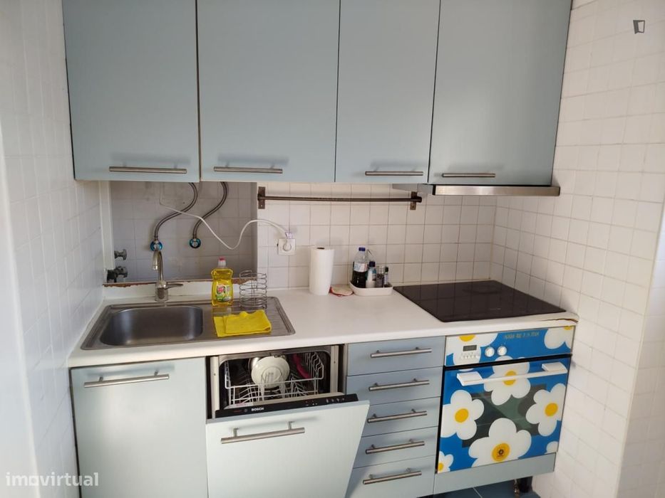 Quarto - localizado em Alvalade Lisbon