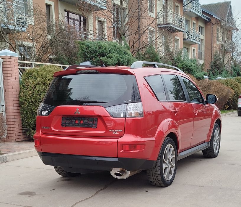 Mitsubishi Outlander XL 2012