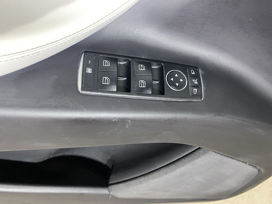Tesla Model X карти дверні