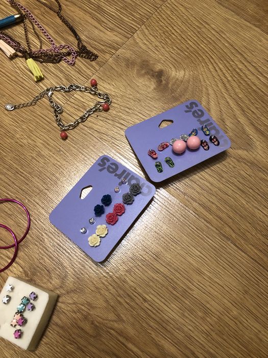 Zestaw biżuterii dla nastolatki naszyjniki bransoletki kolczyki