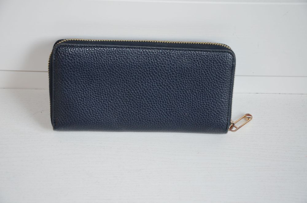 Granatowy duży  portfel Tommy Hilfiger