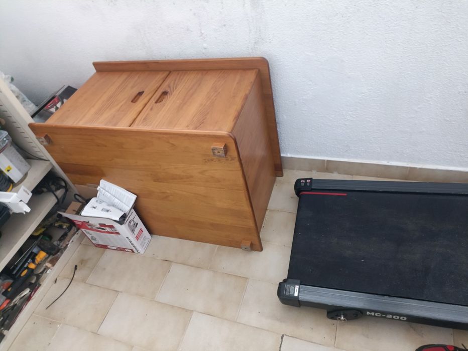 Estado de novo madeira da ótima qualidade..