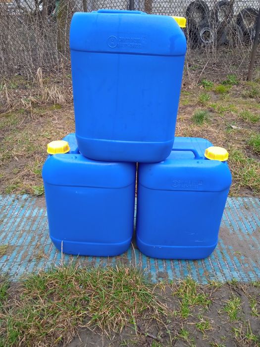 Продам канистры 20л