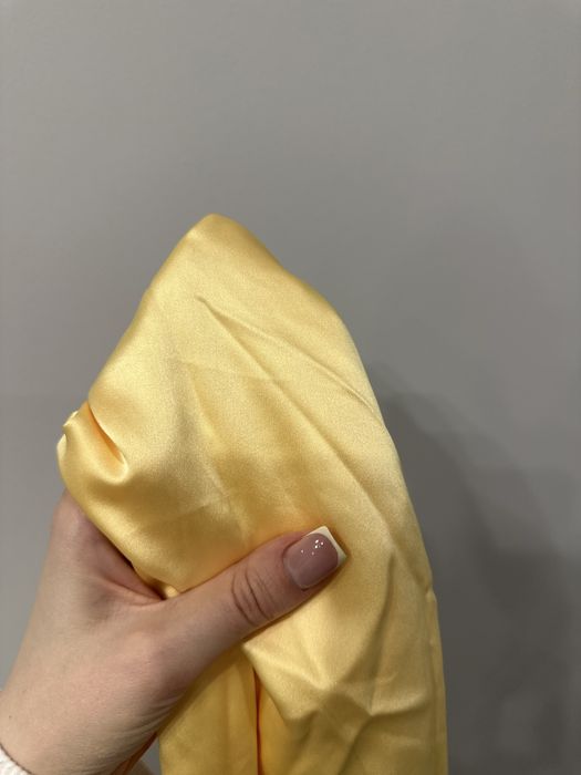 Атласний топ Zara в кольорах
