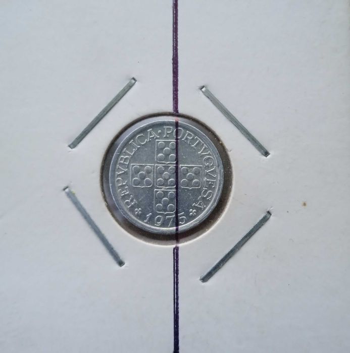 10 Centavos de 1975 - Eixo Deslocado