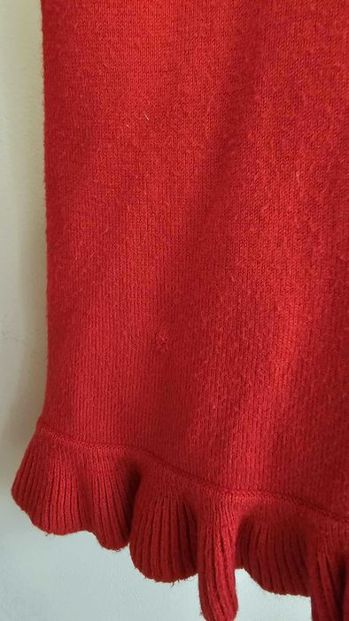 Czerwony sweter z jedwabiem