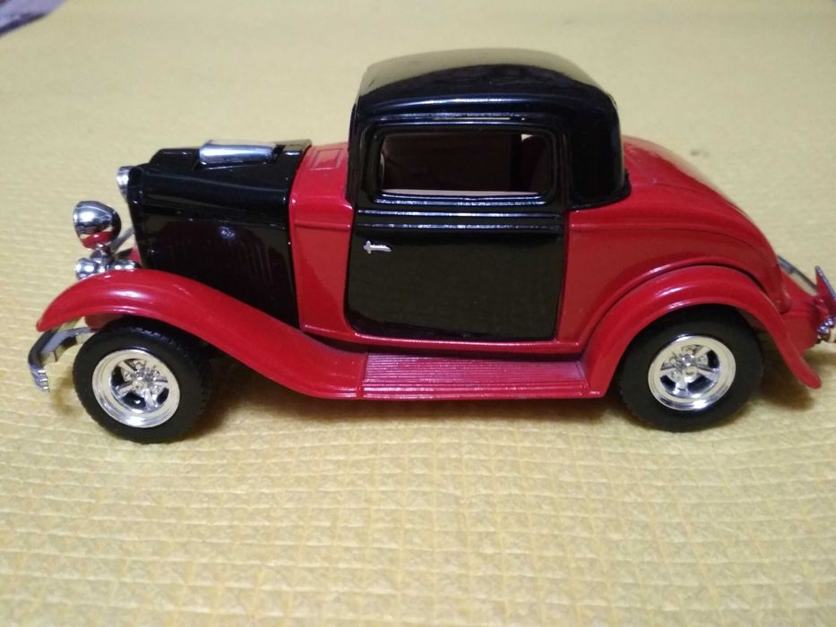 Модель 1:24 Ford Сaupe 1932  -MotorMax