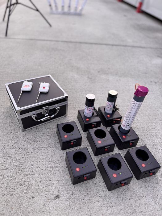 Iskry, miny dymne, kolorowe wystrzały, wiatrak iskier, stojak kątowy