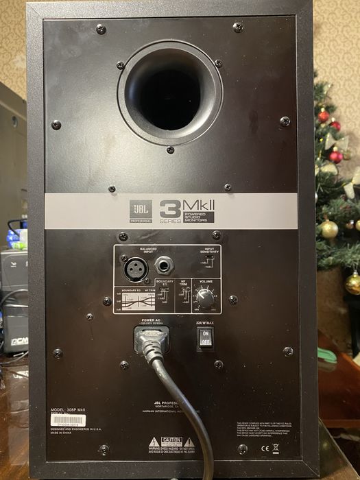 Продам Активный студийный монитор JBL 308P MKII