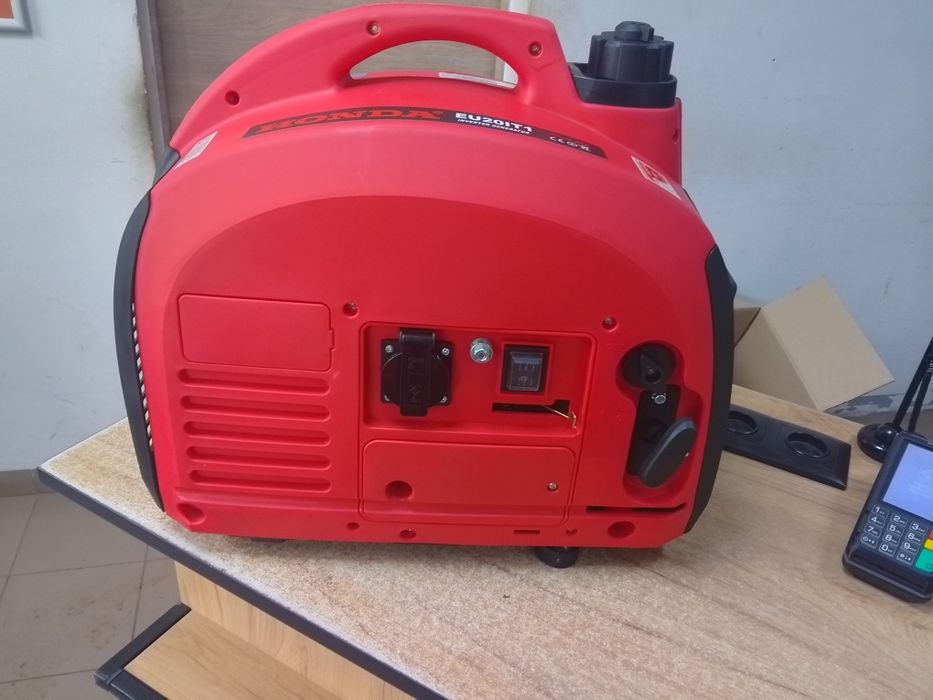 Бензиновый генератор Honda EU20IT1 (2.0/2.2 кВт)