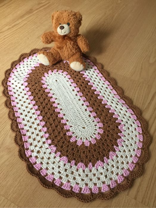 Tapete oval em crochet