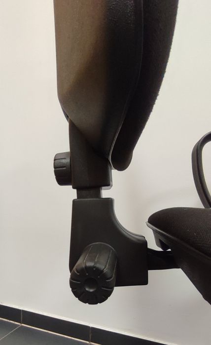 Fotel do biurka krzesło biurkowe obrotowe firmy Nowy Styl