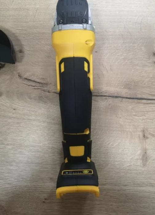 Rebarbadora a bateria 125mm 9000 RPM "obs:só a rebarbadora"