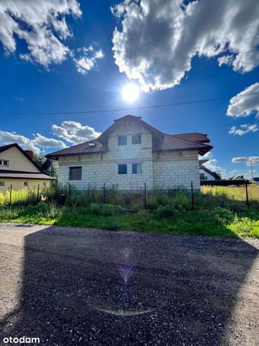 Przestronny dom 300 m² w stanie surowym otwartym na działce 1200 m²