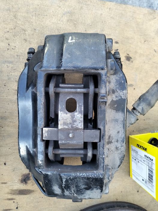 Комплект гальм Brembo з BMW e38