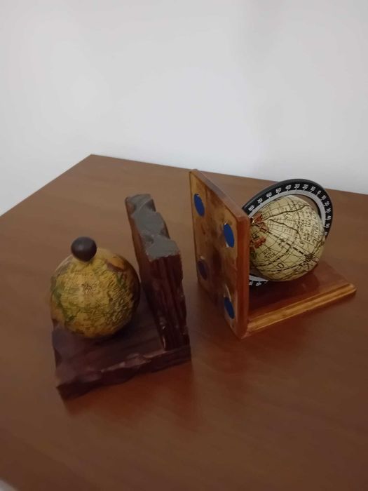 Suportes para Livros com Globos