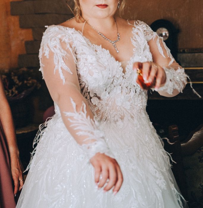 Suknia ślubna długi rękaw piórka