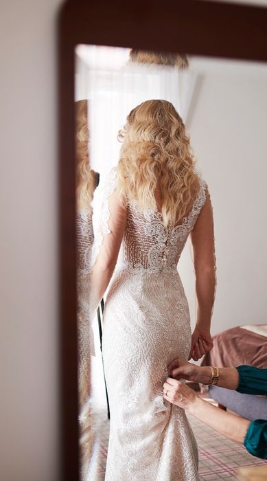 Suknia ślubna z trenem