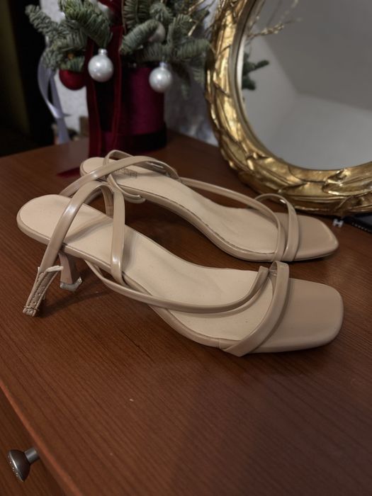 Продам нові босоніжки