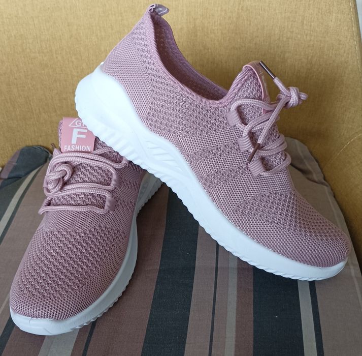 Buty sportowe damskie
