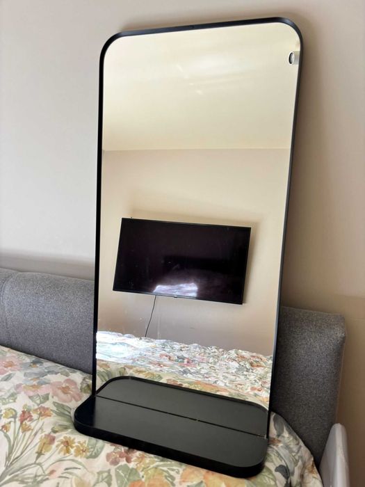 Espelho Lindbyn com prateleira