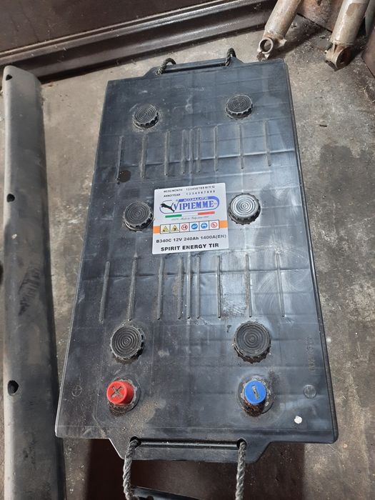 Акамулятор 240ah 1400a